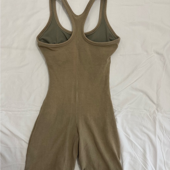 SKIMS Tan Jumpsuit Effortless Style and Comfort - Picture 4 of 4